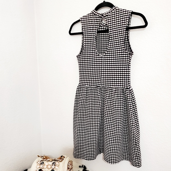 COOPERATIVE Black and white graphic design sleeveless sz. S EUC - Picture 2 of 6